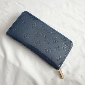 Authentic Louis Vuitton Vernis Monogram Zippy Wallet Bleu Nuit